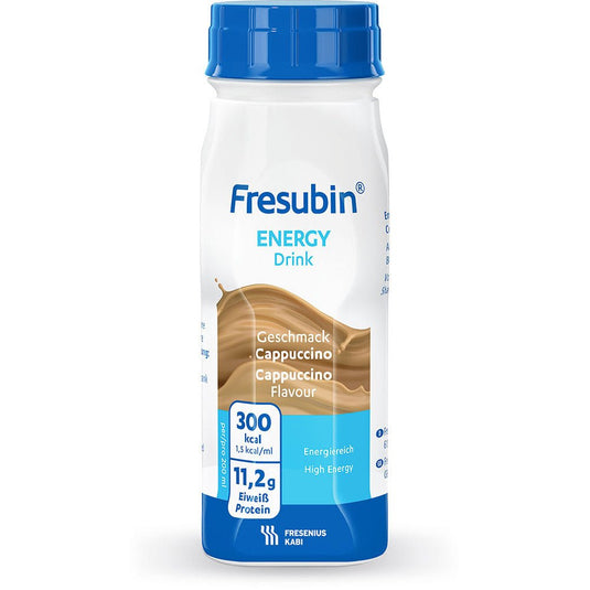 200 ml Fresubin Energy Drink von Fresenius Kabi Deutschland GmbH, γεύση καπουτσίνο, με μπλε καπάκι και λευκή ετικέτα με διατροφικές πληροφορίες: 300 kcal, 11,2 g πρωτεΐνη και υψηλή ενεργειακή αξία.