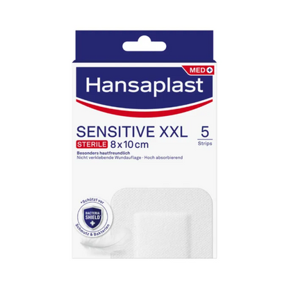 Ένα κουτί με Hansaplast Sensitive XL, αποστειρωμένο, ιδιαίτερα φιλικό προς το δέρμα, αποστειρωμένες επιδέσμους με διαστάσεις 8x10 cm. Το κουτί περιέχει 5 επιδέσμους και χαρακτηρίζεται από ιδιότητες όπως η ιδιαίτερη φιλικότητα προς το δέρμα και η υψηλή απορροφητικότητα. Η συσκευασία φέρει επίσης την ετικέτα «Bacterial Shield» και εγγυάται έτσι μια πρώτης τάξεως φροντίδα πληγών της Beiersdorf AG.