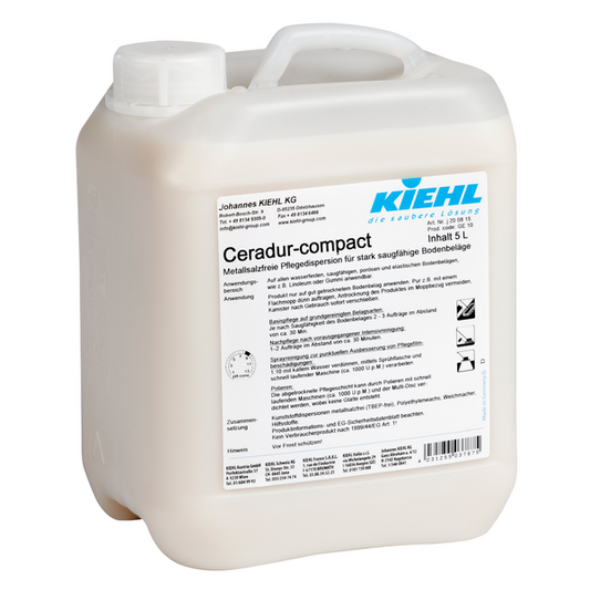 Eine 5-Liter-Flasche Johannes Kiehl KG Ceradur-compact, eine metallsalzfreie Pflegedispersion für stark saugfähige Bodenbeläge, kommt in weißem Kunststoff mit einem Griff und deutschem Etikett. Verkauft in einem Karton mit 2 Flaschen.
