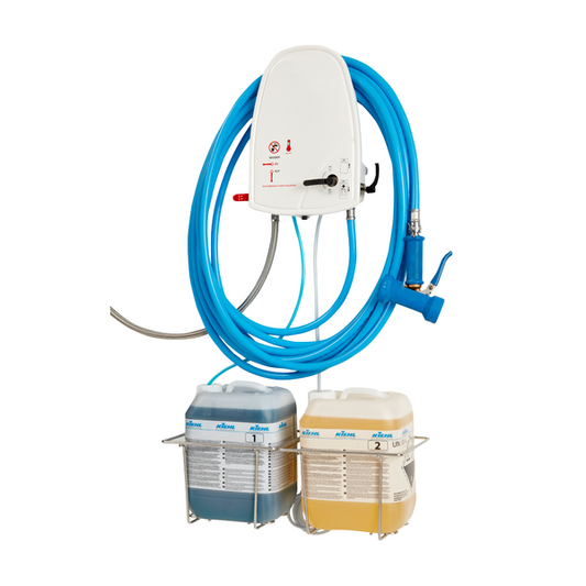 Die Kiehl ARCANTEC 25 Reinigungs- und Desinfektionseinheit von Johannes Kiehl KG ist eine wandmontierte Einheit mit 25 m blauem Schlauch, Sprühpistole und zwei Chemikalienhaltern. Ideal für hygienische Reinigung, Lieferung: 1 Stück.