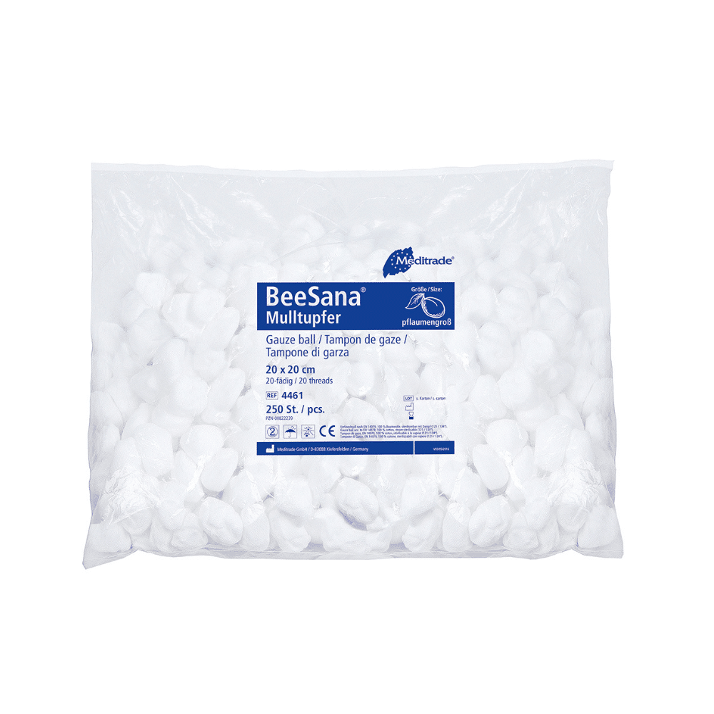 Ένα σφραγισμένο, διαφανές πλαστικό σακουλάκι που περιέχει λευκές γάζες. Η ετικέτα λέει «Meditrade BeeSana® Mulltupfer, μη αποστειρωμένο» και αναφέρει ότι το σακουλάκι περιέχει 250 κομμάτια, μέγεθος.