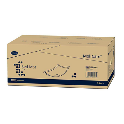 Ένα κουτί MoliCare® Bed Mat ECO υποστρώματα προστασίας κρεβατιού με 50 κομμάτια, με αναφορά προϊόντος και διαστάσεις αναγραμμένες στο πλάι. Η συσκευασία είναι κυρίως μπεζ με μπλε κείμενο και γραφικά.