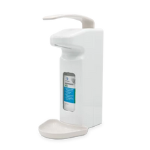 Der Dr. Schumacher GmbH Wandspender SPE 1000 (1 Stück) ist ein weißer Wandspender für die Händedesinfektion mit oberem Hebel und Tropfschale, in der eine Desinfektionsmittelflasche mit blauem Etikett zu sehen ist.