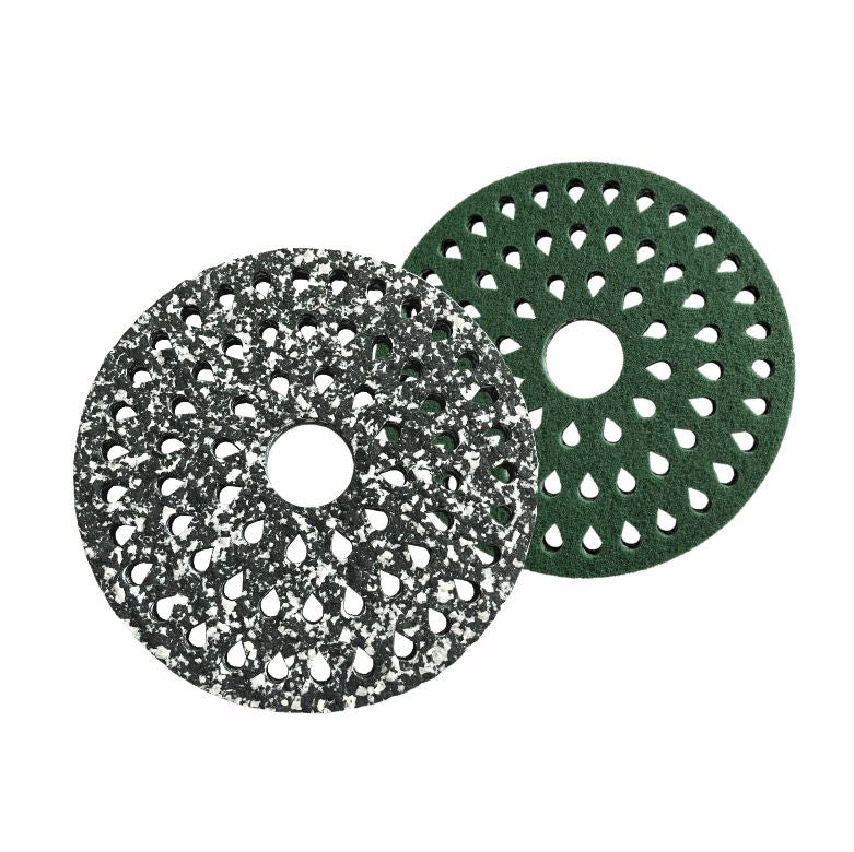 Δύο Arcora Pu-Pads Light (Waterdrop System) για μικρές μηχανές καθαρισμού: ένα μαύρο-άσπρο στικτό, ένα μονόχρωμο πράσινο, και τα δύο στρογγυλά με κεντρική οπή. Ιδανικό για τη συντήρηση καθαρισμού από την Arcora International GmbH.
