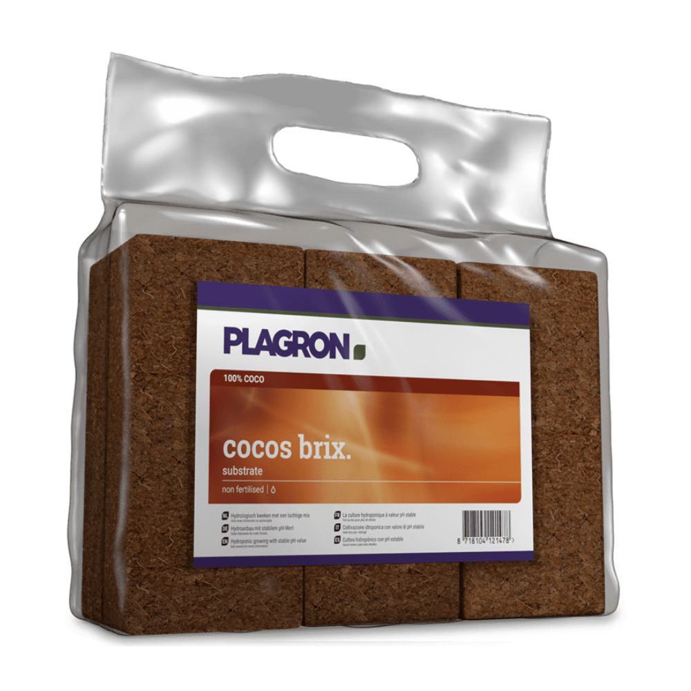 Το πακέτο Plagron Cocos Brix από την Bertels B.V. περιέχει έξι υψηλής ποιότητας μπλοκ υποστρώματος καρύδας. Η διαφανής πλαστική συσκευασία με λαβή φέρει την επιγραφή «100% καρύδα», «χωρίς λίπασμα» και το σήμα ποιότητας RHP για premium υπόστρωμα.
