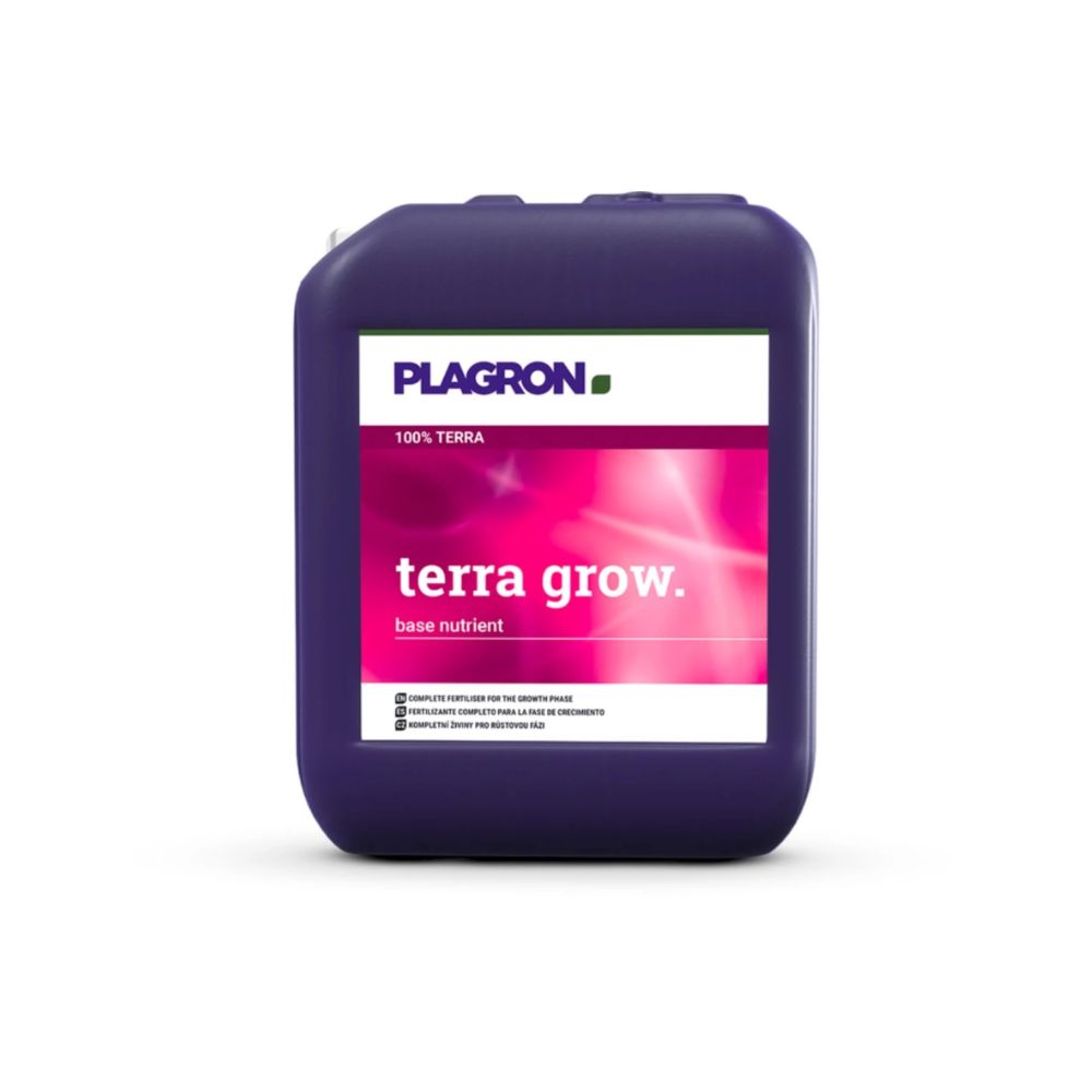 Ένα μωβ δοχείο με το Plagron Terra Grow από την Bertels B.V. παρουσιάζεται με λευκή ετικέτα και ροζ τμήμα, υπογραμμίζοντας το ρόλο του στην προώθηση ταχύτερης ανάπτυξης φυτών κατά τη φάση ανάπτυξης.