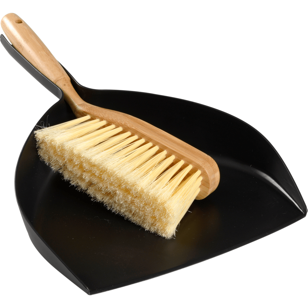 Μια βούρτσα με λαβή από μπαμπού και ανοιχτές τρίχες κάθεται πάνω σε ένα μαύρο πλαστικό φαράσι - ένα σετ καθαρισμού ENA Living, μπαμπού από την Abena Re-Seller GmbH, που καθαρίζει με στυλ και φιλικότητα προς το περιβάλλον σε συσκευασία των 12.