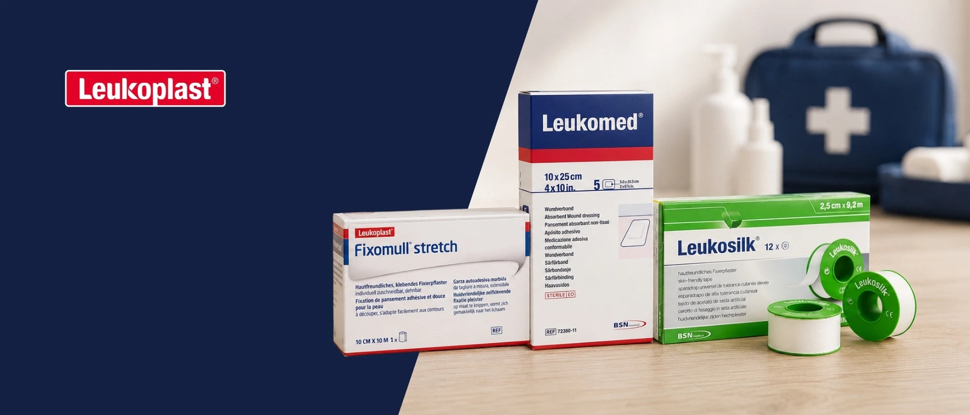 BSN medical Produkte zur professionellen Wundversorgung: Fixomull stretch Fixierpflaster, Leukomed Wundverband und Leukosilk Rollenpflaster vor einem Erste-Hilfe-Set.
