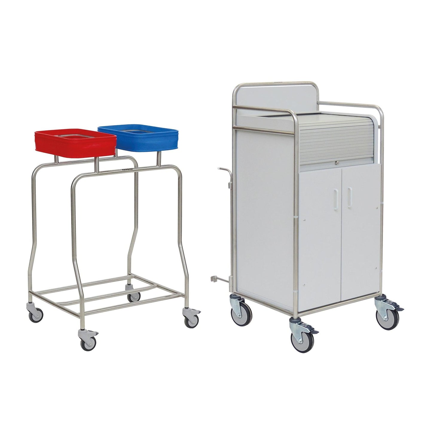 Δύο καροτσάκια σταθμών Novocal: το ένα με δύο δοχεία χρωματικής κωδικοποίησης (κόκκινο/μπλε) σε πλήρως συγκολλημένο πλαίσιο από ανοξείδωτο χάλυβα και το άλλο ως λευκός κινητός ντουλάπι με τμήμα Rolltop - ιδανικό για νοσοκομεία. Μάρκα: Novocal.