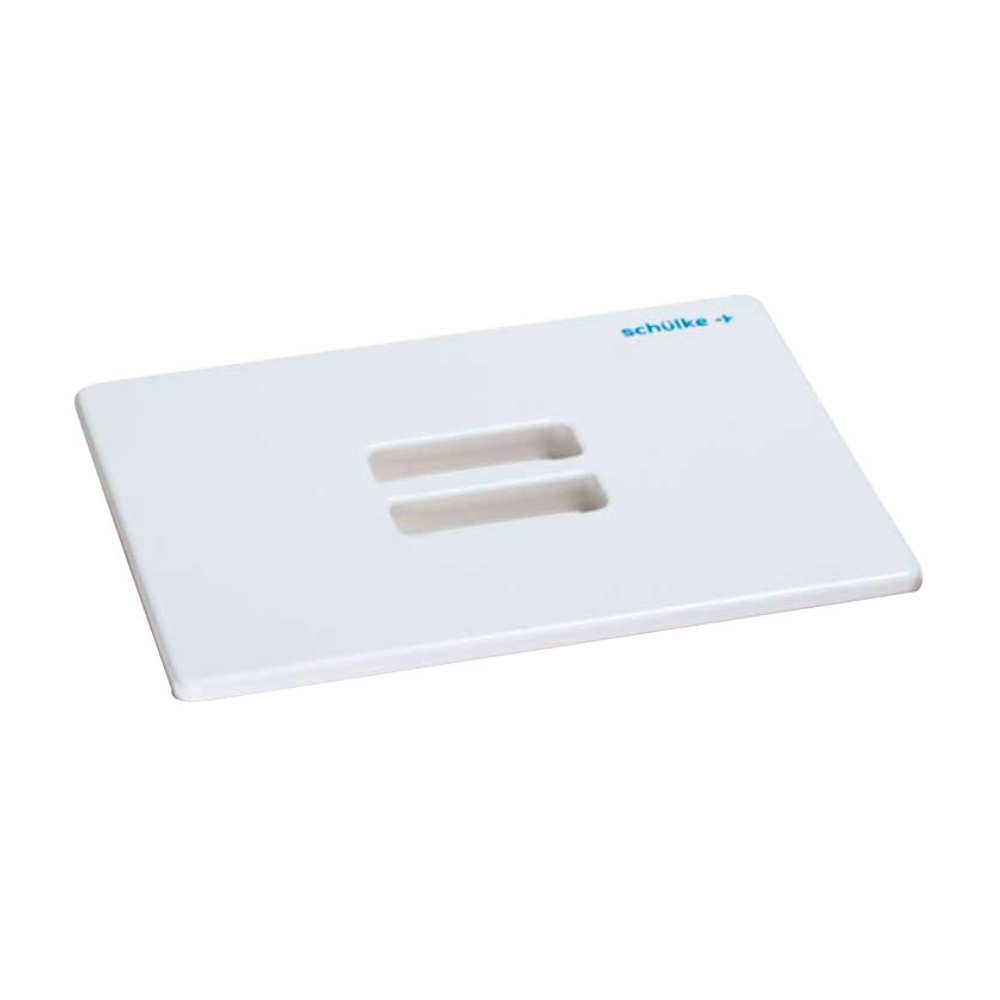 Το σύστημα Schülke Wannen 3 λίτρων από την Schülke & Mayr GmbH είναι ένα λευκό, ορθογώνιο αντικείμενο με δύο παράλληλες, ορθογώνιες σχισμές στο κέντρο και το όνομα της μάρκας «schülke» με μπλε γράμματα στην επάνω δεξιά γωνία, καθιστώντας το ιδανικό για την προετοιμασία εργαλείων και ιατρικές εφαρμογές.