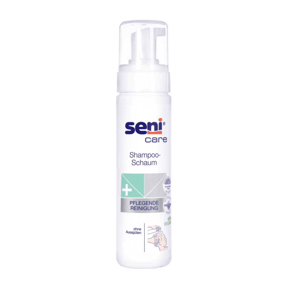 Ο αφρός σαμπουάν Seni Care 200 ml από την TZMO Deutschland GmbH διατίθεται σε ένα ψηλό λευκό μπουκάλι με αντλία και μπλε και πράσινο κείμενο. Είναι ιδανικό για «απαλό καθαρισμό» και «λούσιμο χωρίς νερό» και περιέχει σύμβολα Vegan και φροντίδας για εύκολη αναγνώριση.