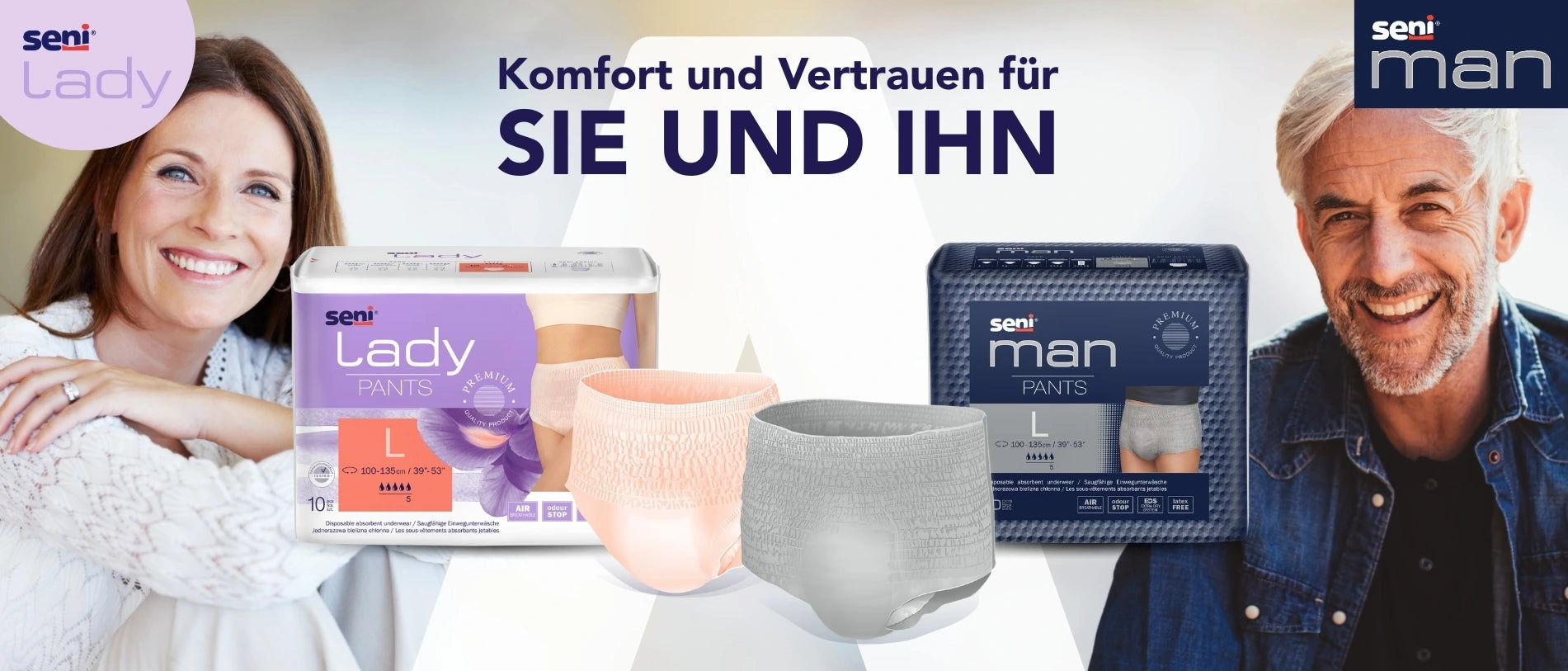 Werbegrafik für Seni Inkontinenz-Pants „Lady“ und „Man“. Links eine lächelnde Frau mit der Packung „Seni Lady Pants L“ und einem rosafarbenen Slip, rechts ein lachender Mann mit der Packung „Seni Man Pants L“ und einem grauen Slip. Text: „Komfort und Vertrauen für SIE UND IHN“.
