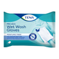 Die Verpackung der TENA ProSkin Wet Wash Gloves, parfümfreie Waschhandschuhe | Packung (8 Stück) betont ihre Eignung für die bequeme Körperhygiene. Die Handschuhe sind sanft zur empfindlichen Haut und müssen nicht ausgespült werden. Eine Abbildung zur Anwendungsdemonstration finden Sie auf der Rückseite der blauen Verpackung.