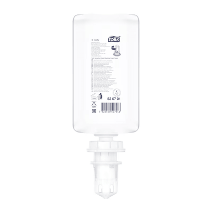 Ένα διαφανές μπουκάλι αναπλήρωσης 1000 ml Tork 520701 Ευαίσθητη Αφρώδης Σαπούνι Χεριών Premium S4 από πλαστικό με λευκό καπάκι και διανομέα, απεικονίζεται ανάποδα. Η ετικέτα φέρει το λογότυπο TORK και επισημαίνει την πιστοποίηση ECARF και τη συμβατότητα με το δέρμα.