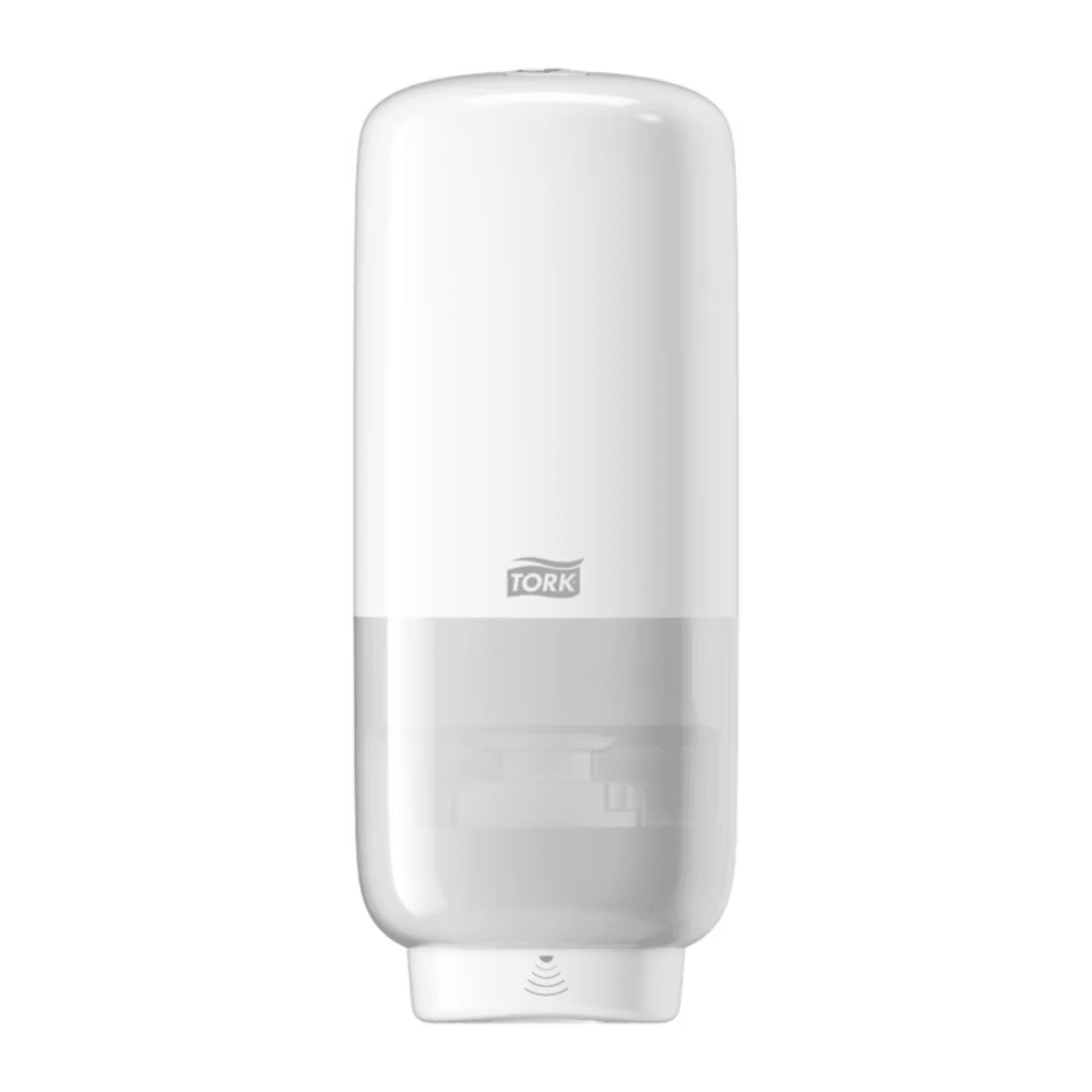 Ο διανομέας περιποίησης δέρματος Tork 561600 με αισθητήρα Intuition Elevation S4 της Essity Professional Hygiene Germany GmbH παρουσιάζεται μπροστά από ένα απλό φόντο. Αυτός ο λευκός, ανέπαφος διανομέας διαθέτει ένα διαφανές κάτω μέρος, έναν λεπτό, μακρόστενο σχεδιασμό και το λογότυπο Tork στο μπροστινό μέρος, βελτιώνοντας έτσι την υγιεινή χωρίς κόπο.