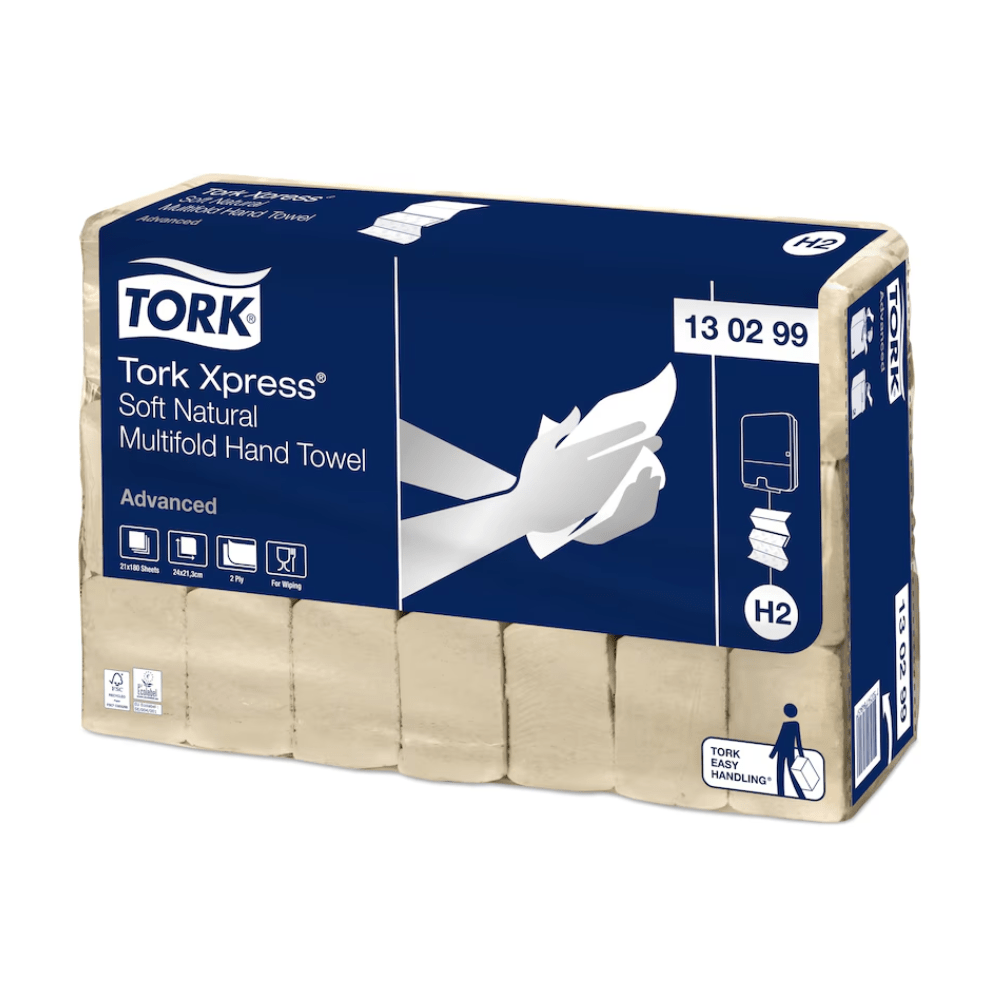 Ένα κουτί με 21 πακέτα Tork Xpress® 130299 Μαλακές Φυσικές Πολλαπλών Χρήσεων Χαρτοπετσέτες Advanced 2-στρώσεων, κατασκευασμένα από την TORK – Essity Professional Hygiene Germany GmbH, διαθέτει συσκευασία σε μπλε και μπεζ με εικόνες χεριών, λεπτομέρειες προϊόντος, το λογότυπο της μάρκας Tork και τον αριθμό μοντέλου 130299. Κατασκευασμένο από ανακυκλωμένες ίνες.
