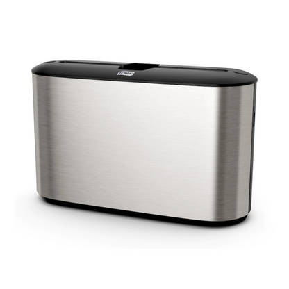 Ανακαλύψτε τον κομψό σχεδιασμό του Tork Xpress® 460005 επιτραπέζιου διανομέα για πετσέτες πολλαπλών διπλώσεων, μέρος της συλλογής Image Line H2. Αυτός ο διανομέας της TORK – Essity Professional Hygiene Germany GmbH έχει λεπτή, ορθογώνια μορφή με μαύρη κορυφή και λεία, ανακλαστική επιφάνεια. Ο μινιμαλιστικός του στυλ συμπληρώνει άψογα έναν υπερσύγχρονο χώρο και ταιριάζει τέλεια με άλλα αξεσουάρ Tork Xpress.