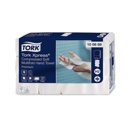 Μια συσκευασία Tork Xpress® Συμπιεσμένες Μαλακές Πολυδιπλωμένες Χαρτοπετσέτες Premium H2 2-στρώσεων, χαρακτηρισμένες ως Premium, από την TORK – Essity Professional Hygiene Germany GmbH. Η συσκευασία δείχνει την εικόνα ενός χεριού που κρατά μια χαρτοπετσέτα και τονίζει χαρακτηριστικά προϊόντος όπως υγιεινή, απορροφητικότητα και ατομική εξαγωγή φύλλων σε μπλε-λευκό σχέδιο.