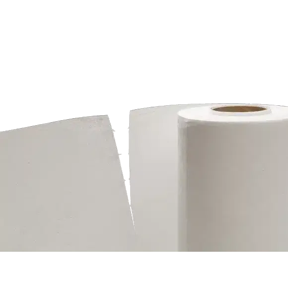 Ένας μεγάλος ρόλος πανιά καθαρισμού Vileda MicroRoll από μικροΐνες στέκεται κάθετα δίπλα σε ένα επίπεδο, ορθογώνιο φύλλο, και τα δύο κατασκευασμένα με τεχνολογία ατελείωτης ίνας. Ο ρόλος έχει έναν ορατό χάρτινο πυρήνα μπροστά από ένα λευκό, χωρίς αντικείμενα φόντο.