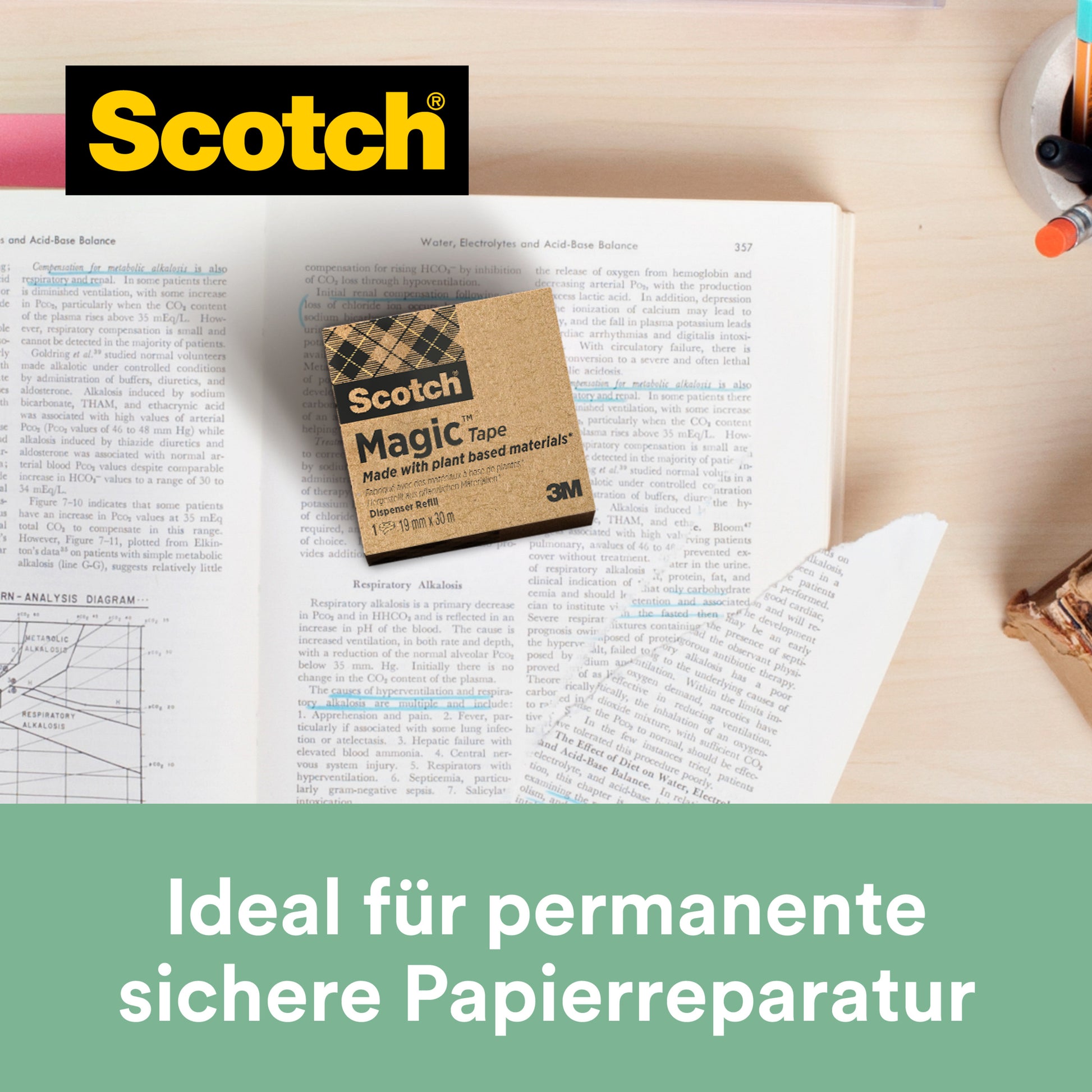 Ein Scotch® C38 Tischabroller mit Scotch® Magic™ Klebeband (19 mm x 33 m, 3 Rollen, mit 66 % pflanzlichem Klebstoff) von 3M Deutschland GmbH liegt auf einem offenen Buch neben einem Bleistift. "Ideal für permanente sichere Papierreparatur.