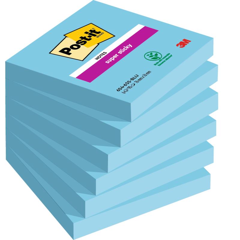 Ένας σωρός από έξι μπλε μπλοκ 3M Post-it® Super Sticky Notes (76 mm x 76 mm, 90 φύλλα/μπλοκ, 100% PEFC) δείχνει τις πληροφορίες προϊόντος και μάρκας σε κάθε μπλοκ.
