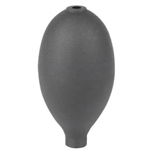 Η μπάλα πίεσης Pressure Man II, μαύρη (1 τεμάχιο), είναι ένας οβάλ μαύρος λαστιχένιος κύλινδρος με στενό λαιμό και μικρό άνω άνοιγμα, που χρησιμοποιείται συνήθως σε ιατρικές ή εργαστηριακές συσκευές.