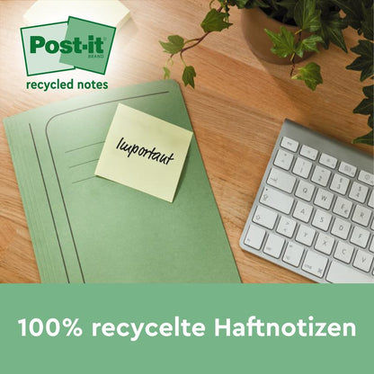 Ένας πράσινος φάκελος με ένα Post-it® Recycling Z-Note της 3M Deutschland GmbH με την επιγραφή "Σημαντικό" βρίσκεται σε ένα ξύλινο γραφείο δίπλα σε ένα λευκό πληκτρολόγιο και ένα πράσινο φυτό. Κείμενο από κάτω: "100% PEFC φιλικές προς το περιβάλλον σημειώσεις, 76x76mm, 100 φύλλα/μπλοκ, 6 μπλοκ/συσκευασία.