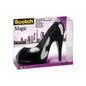 Ο μαύρος επιτραπέζιος διανομέας Scotch™ Schwarzer Schuh-Tischabroller C30 της 3M Deutschland GmbH είναι ένας μαύρος επιτραπέζιος διανομέας σε ένα διάφανο κουτί με σχέδιο πόλης, που περιέχει ένα ρολό κολλητικής ταινίας Scotch® Magic™ (19 mm x 8,89 m).